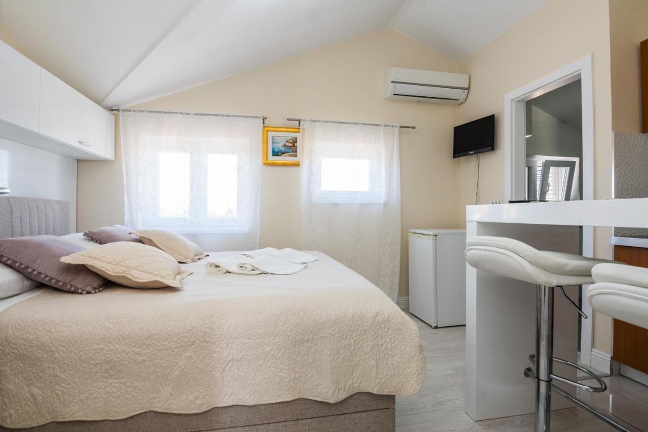 Apartments Medanic - Private Pool Privlaka  Luaran gambar