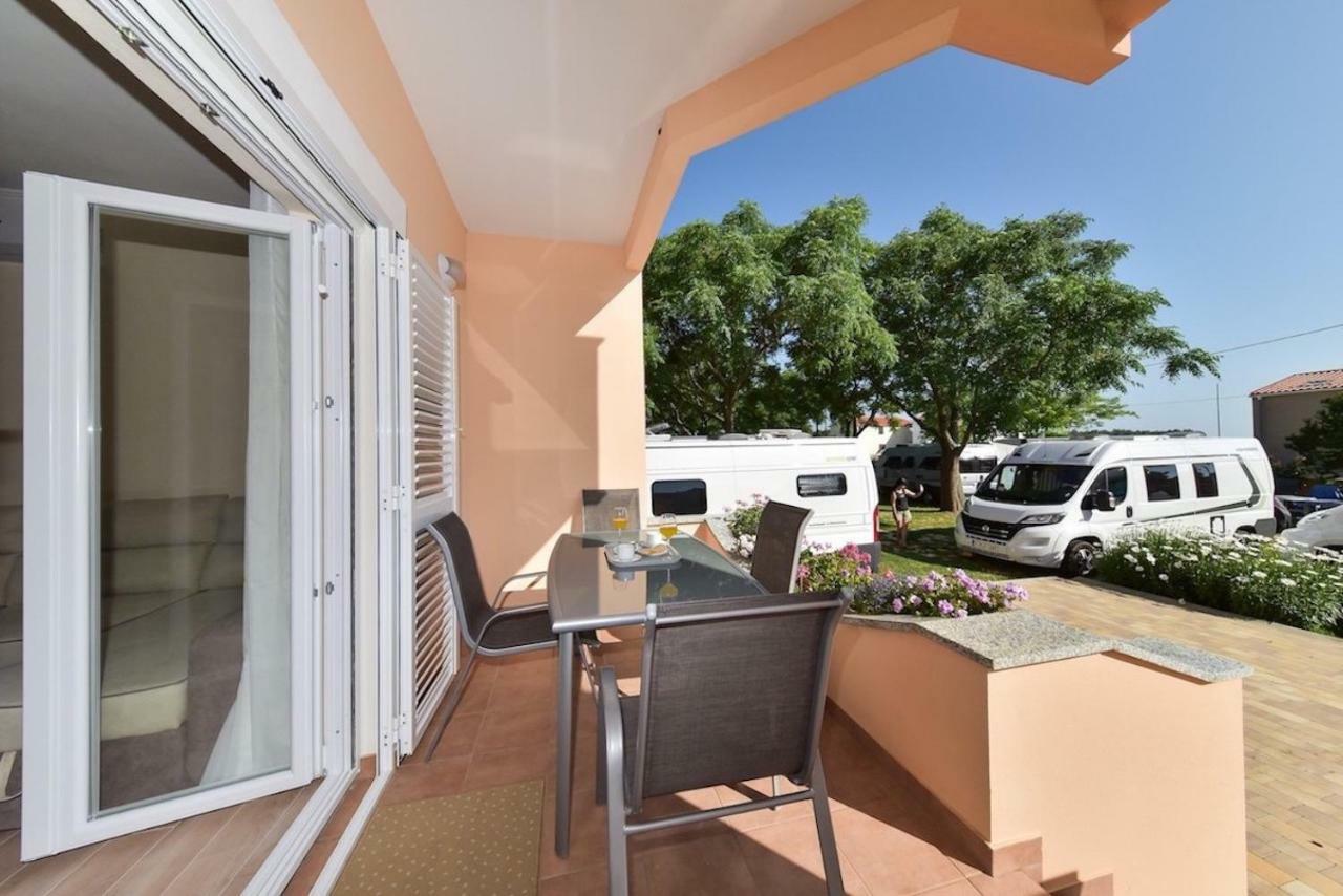 Apartments Medanic - Private Pool Privlaka  Luaran gambar